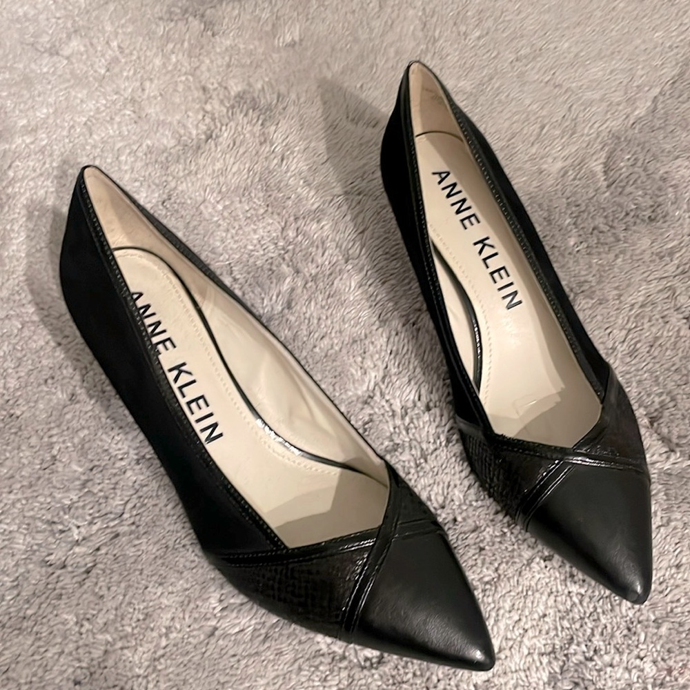 Anne Klein black leather pumps, size 8.5M, EUC
